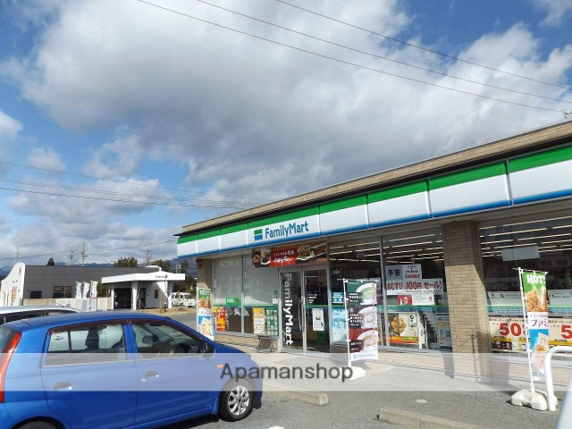 コンビニ　ファミリーマート（コンビニ）まで816m