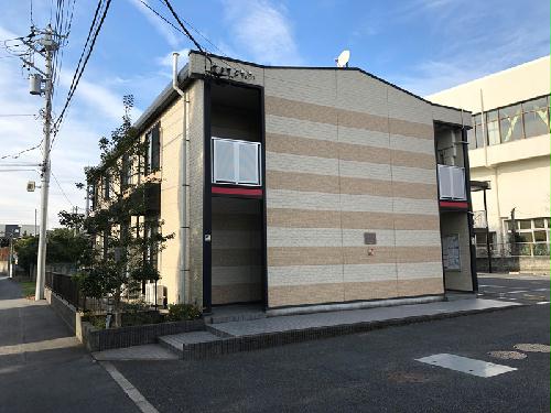 【レオパレスドミール田町の建物外観】