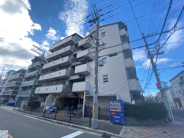 【クラウンハイム淀川の建物外観】