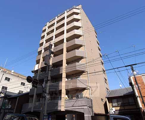 京都市上京区十四軒町のマンションの建物外観