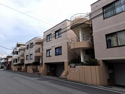 中野区江古田のマンションの建物外観