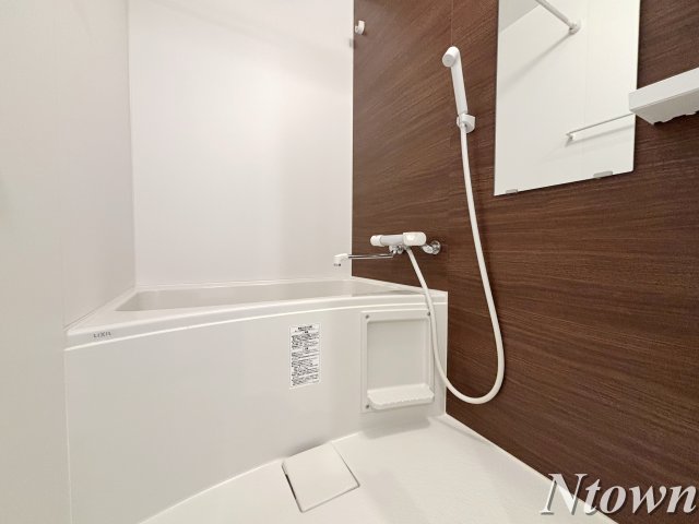 バス・シャワールーム　落ち着いた空間のお風呂です