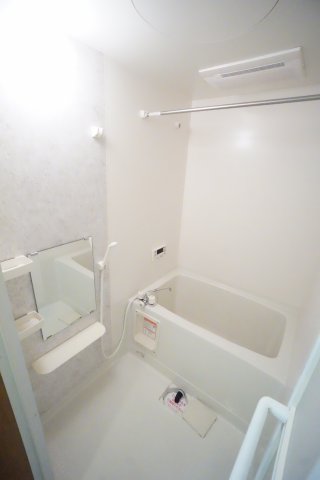 バス・シャワールーム　※同物件・反転タイプの写真です。