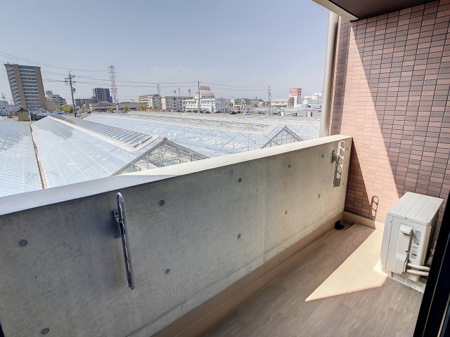 バルコニー　掲載写真は同型モデルを掲載しております。実際のお部屋と仕様等