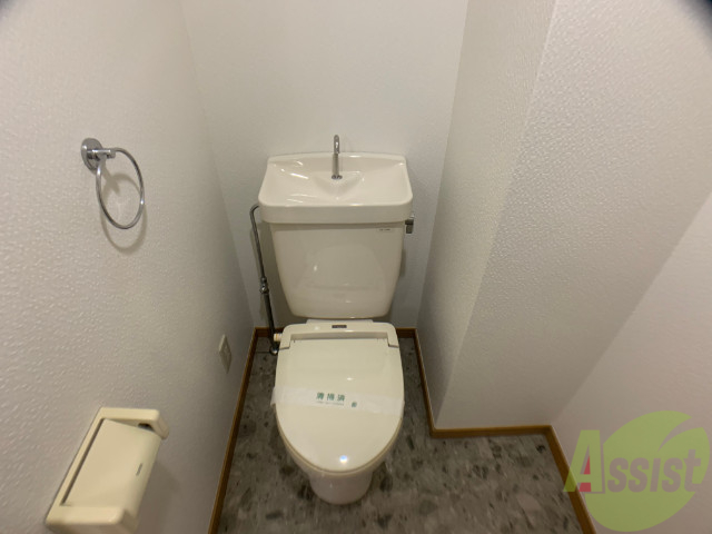 トイレ　こちらはトイレです。清潔感があり、安心して使用できます。