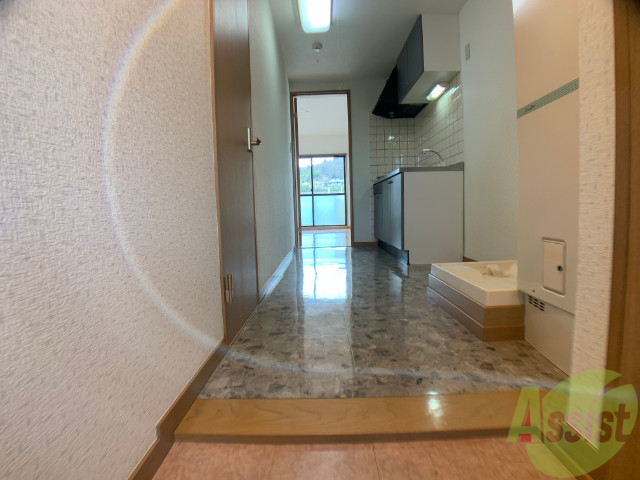 玄関　玄関の様子です。明るい印象ですね。気分もあがりそう。