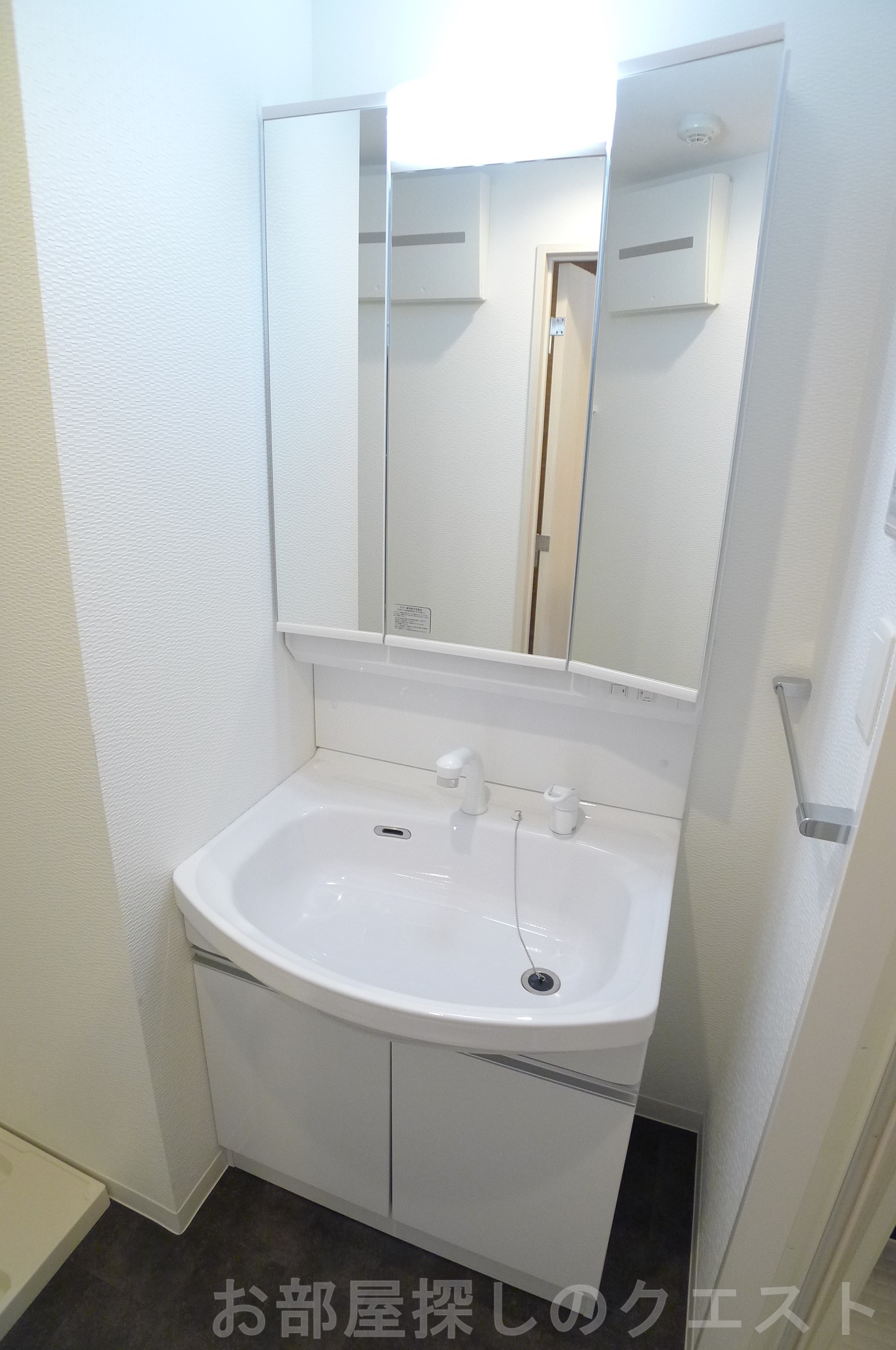 洗面設備　（写真は同仕様）