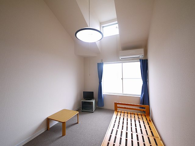 居室・リビング　明るい洋室です