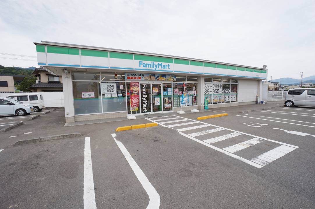 コンビニ　ファミリーマート東温樋口店（コンビニ）まで248m