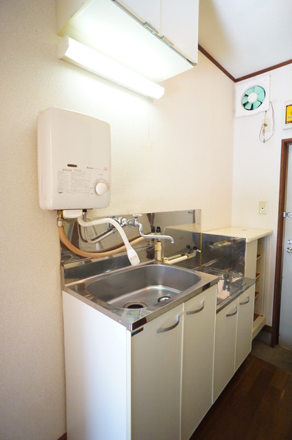 キッチン　上下に収納があるので使い勝手の良いキッチンです！！