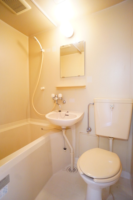 バス・シャワールーム　お掃除しやすい！洗面台付き３点ユニットです☆