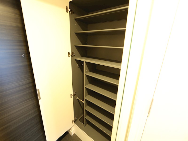 玄関　玄関　シューズボックス付（収納充実してます）