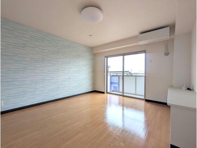 居室・リビング　（家具設置イメージ写真）