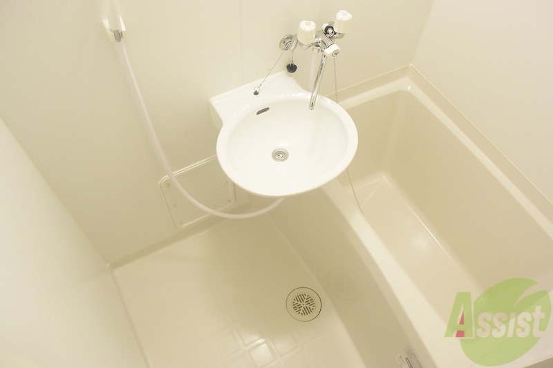 バス・シャワールーム　浴室乾燥機付きなので雨が降っても安心♪