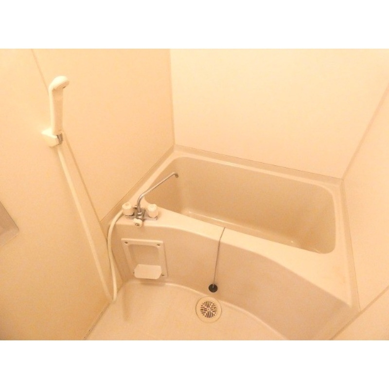 バス・シャワールーム　ワイドな浴槽