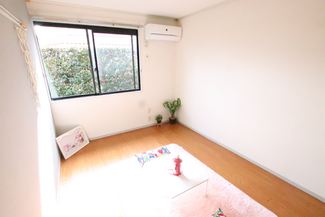 居室・リビング　※モデルルーム参考写真（小物は設備ではありません）