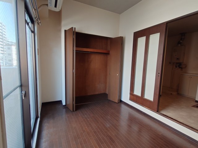 居室・リビング　同物件、別号室のものです。