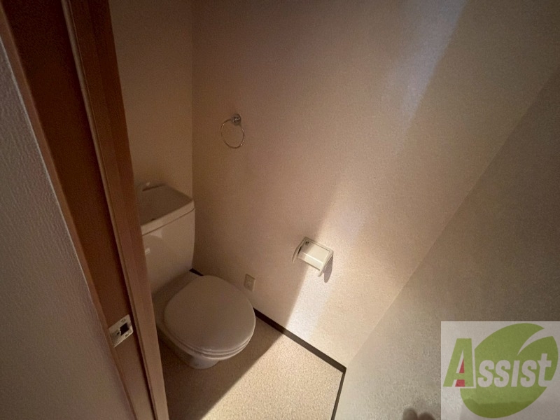 トイレ　こちらはトイレです。清潔感があり、安心して使用できます。