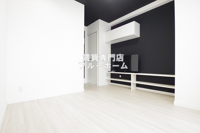 居室・リビング　6.36帖の広い洋室です！