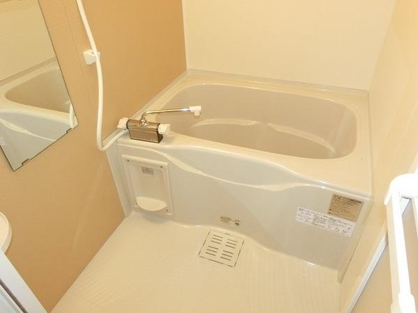 バス・シャワールーム　浴室乾燥機付きバス！