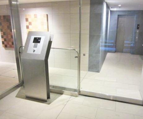 エントランス　建物の内部です