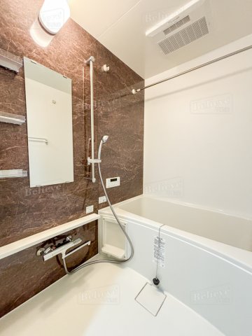 バス・シャワールーム　追い焚き・浴室乾燥機付きのお風呂です♪