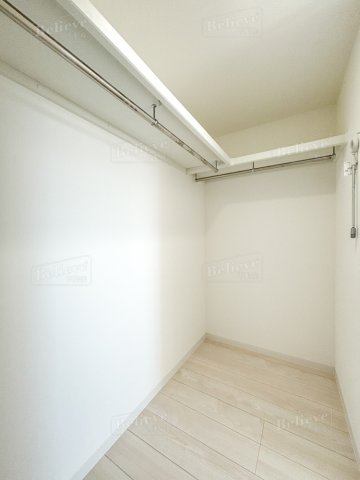 収納　ウォークインクローゼットなので収納豊富です★