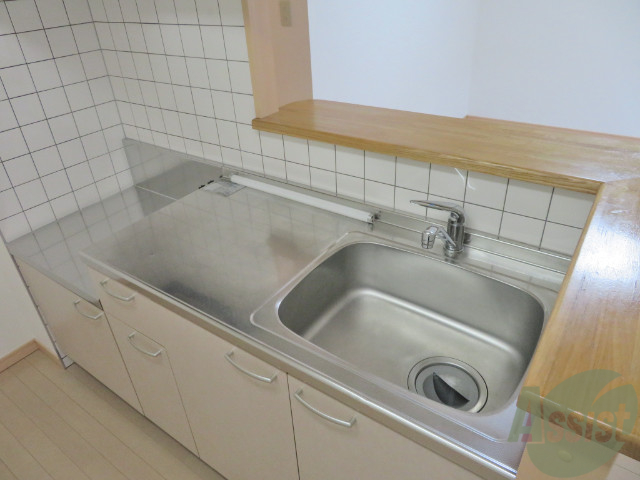 キッチン　キッチンも広々とした空間でお料理もはかどりますね