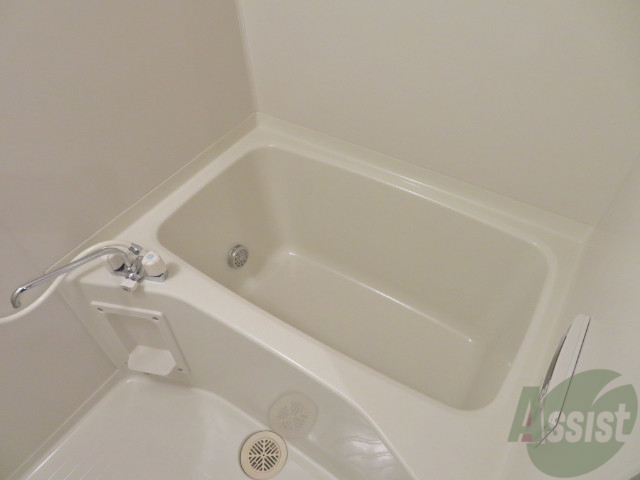 バス・シャワールーム　お風呂は一日の疲れを癒す空間で落ち着く広さです