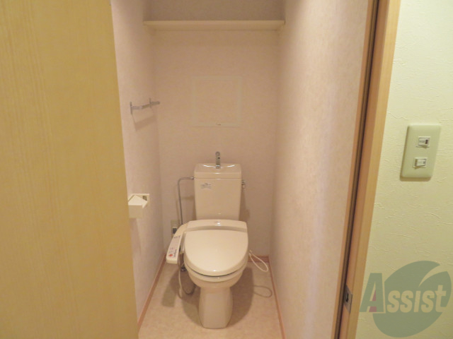 トイレ　トイレは奥行きが広く落ち着いた空間ですね