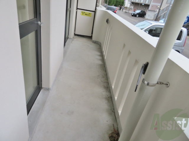 バルコニー　バルコニーに洗濯物を干すのに最適な広さですね