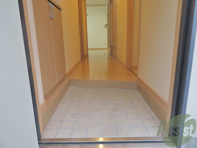 玄関　玄関も広く靴の脱ぎ履きがしやすいですね。