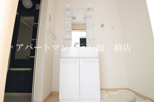 洗面設備　同施工会社、同型タイプです／※現況優先