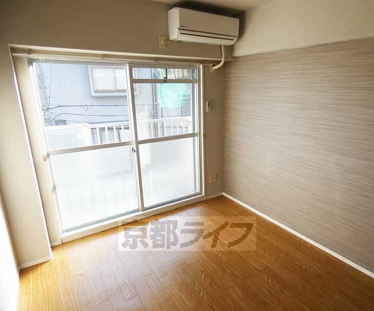 居室・リビング　落ち着いた雰囲気のお部屋です