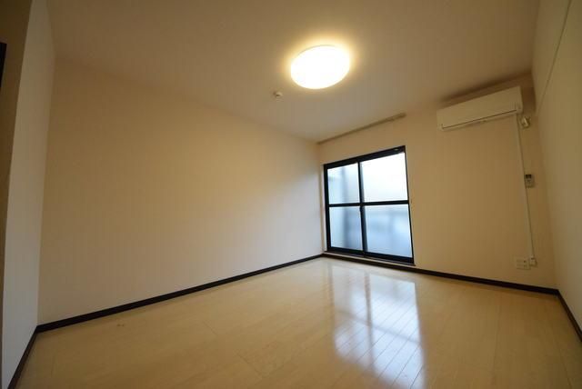 その他部屋・スペース　洋室9.7帖　エアコン照明付き