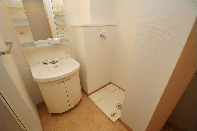 洗面設備　写真は同物件別部屋（現況優先）