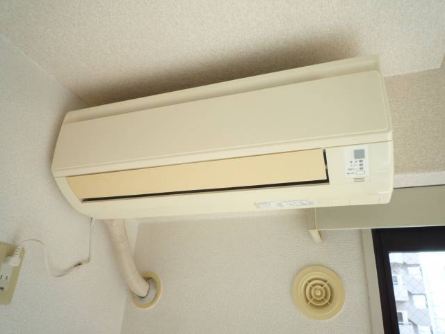 その他設備　エアコン１台付き　※別部屋イメージ