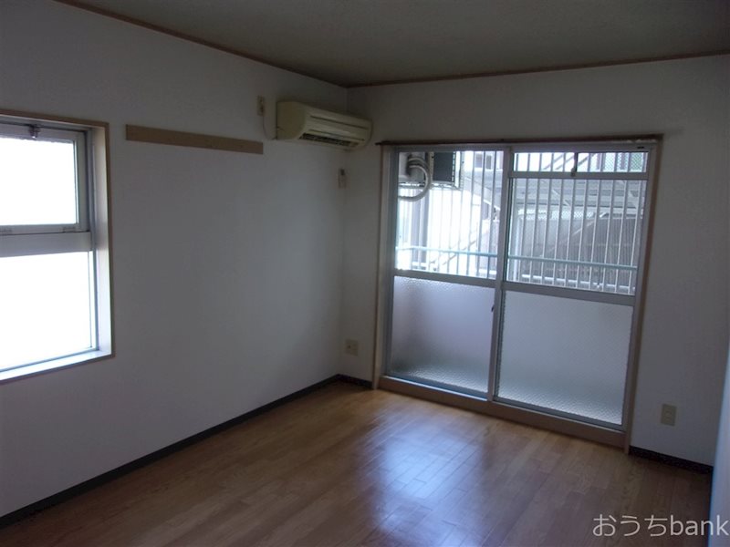 居室・リビング　広々とした室内。