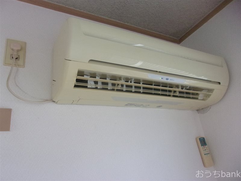 その他設備　エアコン付きの室内で日々の生活も快適に。
