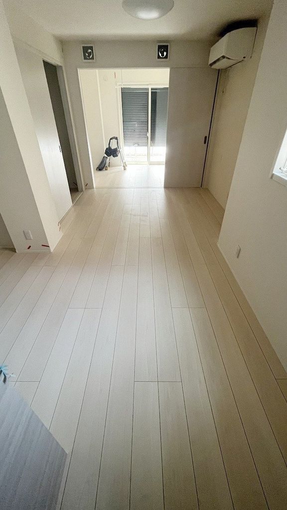 居室・リビング　玄関