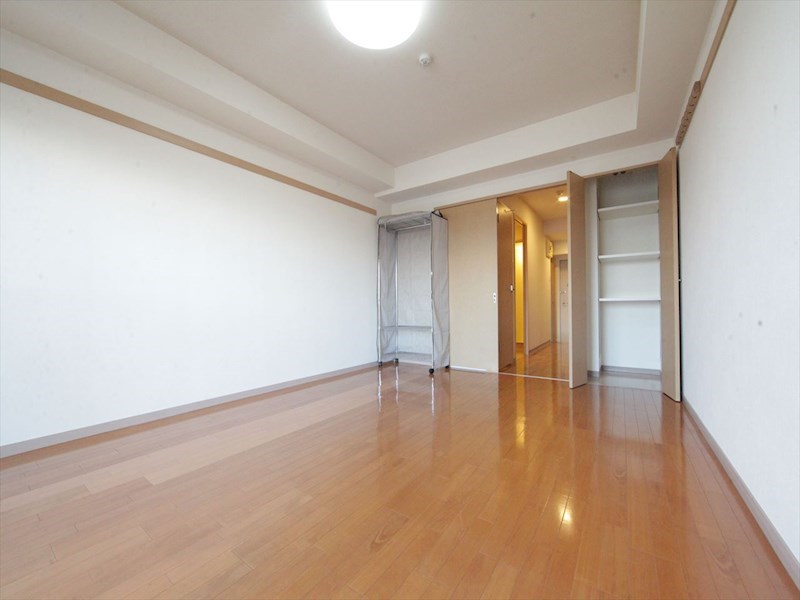 居室・リビング　洋室11帖　クローゼット付（収納充実してます）