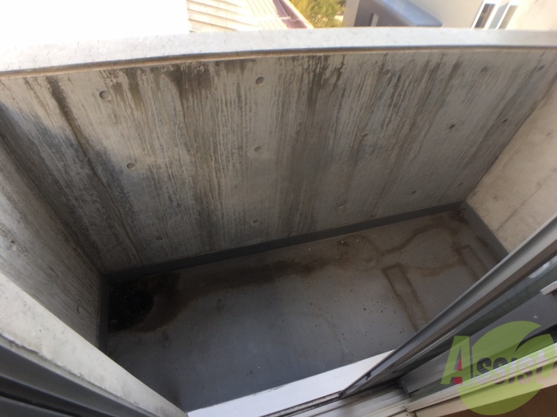 バルコニー　バルコニーです。洗濯物を干すもよし、一息つくもよしですね。