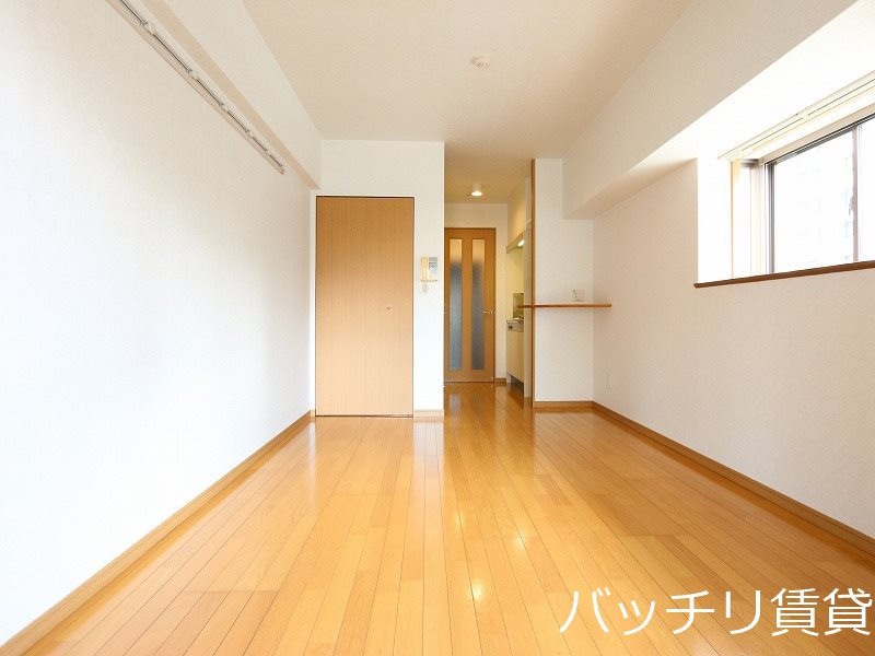 居室・リビング　別号室タイプの為、現状を優先いたします