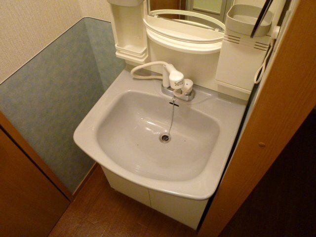 洗面設備　シャンプードレッサーの独立洗面台です。