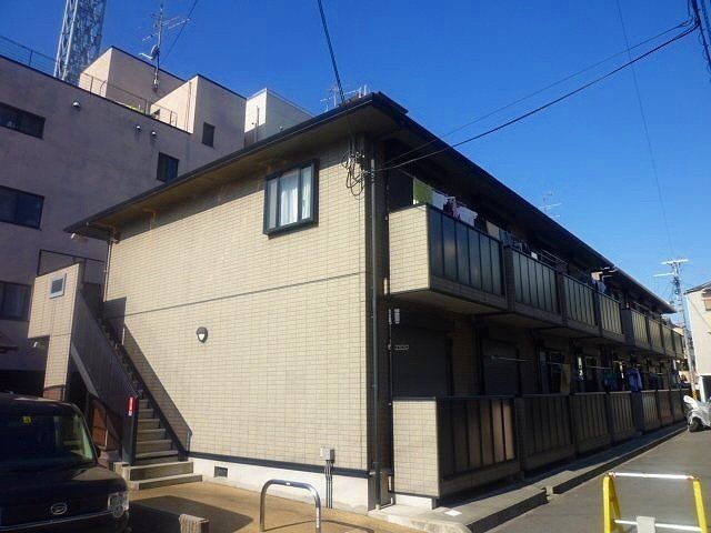 建物外観　２階建の建物です。