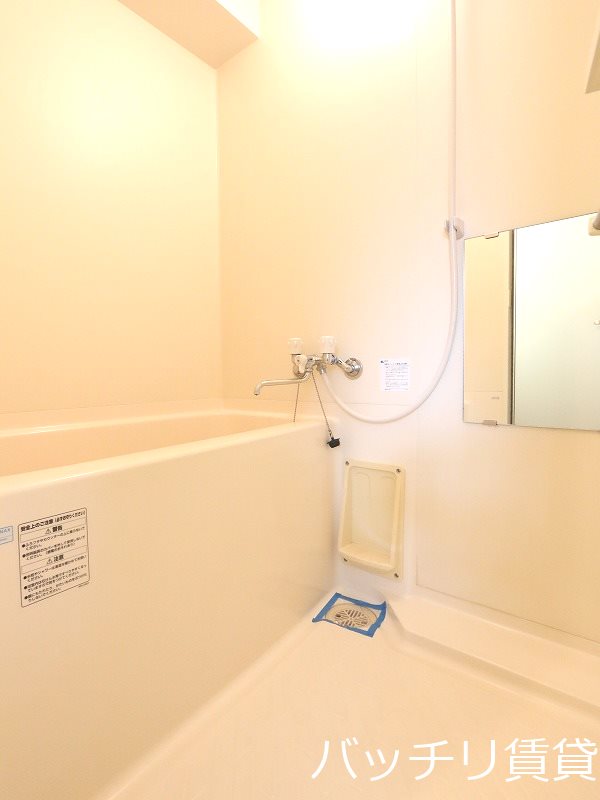 バス・シャワールーム　別号室タイプの為、現状を優先致します。