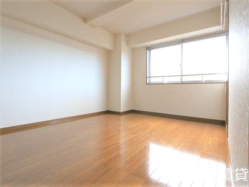 バルコニー　別号室タイプの為、現状を優先致します。