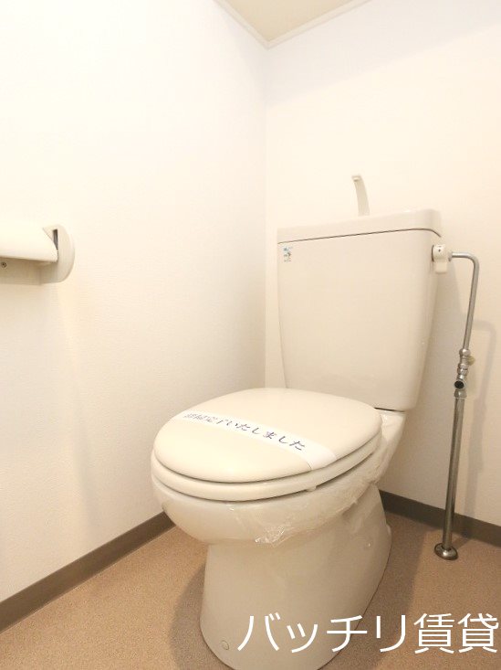 トイレ　別号室タイプの為、現状を優先致します。