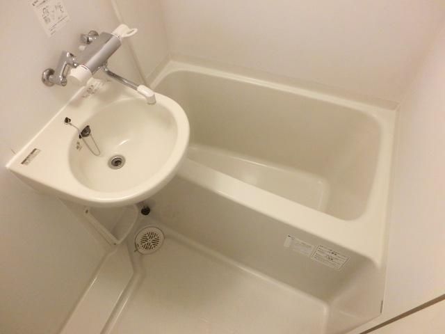 バス・シャワールーム　浴室乾燥機付きのバスルーム