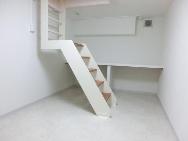 その他設備　使い方色々できる地下室